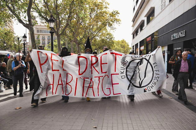 October 23, 2026, Barcelona, Barcelona, Spain: Barcelona, Spain. Demonstrators march during a protest called by the camp for the the right to housing at Plaza Catalunya. Barcelona Spain - ZUMAm214 20261023_zip_m214_001 Copyright: xMatteoxSeccix