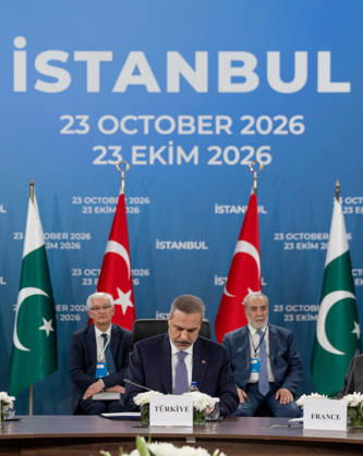 R4 and E3 Foreign Ministers Meeting in Istanbul ISTANBUL, TURKIYE - OCTOBER 23: Turkish Foreign Minister Hakan Fidan (C) hosts the R4 and E3 Foreign Ministers Meeting, in Istanbul, Turkiye on October 23, 2026. Mustafa Hatipoglu Anadolu Istanbul Turkey. Editorial use only. Please get in touch for any other usage.  Copyright: x2026xAnadoluxMustafaxHatipoglux