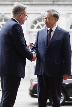 Belgian PM Receives To Lam President Of Vietnam BRUSSELS, BELGIUM - OCTOBER 23 : His Excellency To Lam President Of Vietnam pictured with Bart De Wever, (N-VA) Prime Minister of Federal Government of Belgium during their meeting in the Egmont Palace on October 23, 2026 in BRUSSELS, Belgium, 23 10 2026 BRUSSELS Belgium  Copyright: xBenoitxDoppagnex