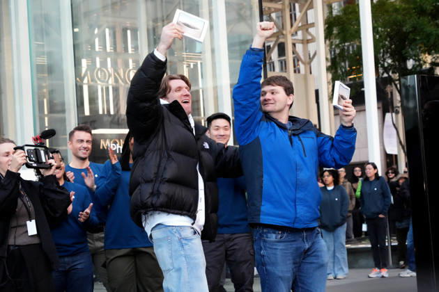 October 23, 2026, New York, Ny, USA: Apple IPhone Duo Launch,.The Apple Store Fifth Avenue, NYC.October 23, 2026 . New York USA - ZUMAms4_ 20261023_faf_ms4_011 Copyright: xSoniaxMoskowitzxGordonx