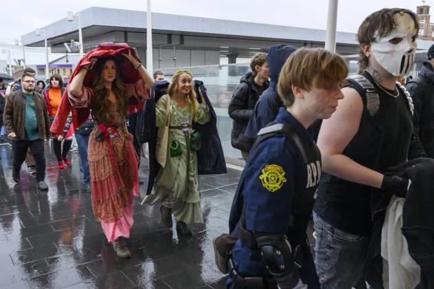 October 23, 2026, London, London, UK: London, UK. Visitors dressed as characters arrive at the London MCM Comic Con held at the Excel venue. The event is the UK s largest pop culture fan convention, celebrating comic books, movies, TV shows, anime, manga, video games, sci-fi, and fantasy. London UK - ZUMAl94_ 20261023_zaf_l94_090 Copyright: xRayxTangx
