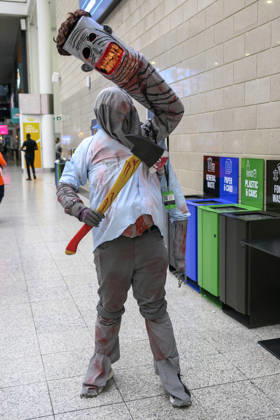 October 23, 2026, London, London, UK: London, UK. Visitors dressed as characters arrive at the London MCM Comic Con held at the Excel venue. The event is the UK s largest pop culture fan convention, celebrating comic books, movies, TV shows, anime, manga, video games, sci-fi, and fantasy. London UK - ZUMAl94_ 20261023_zaf_l94_094 Copyright: xRayxTangx