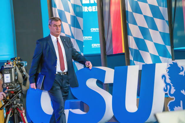 Markus Söder, Bayerischer Ministerpräsident, betritt die Bühne beim CSU-Parteitag, Messe München, 23. Oktober 2026 Deutschland, München, 23. Oktober 2026, Markus Söder, Bayerischer Ministerpräsident, betritt die Bühne beim CSU-Parteitag am 23. und 24. Oktober 2026 in der Messe München, Politiker, Bayern