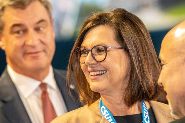 Markus Söder, Bayerischer Ministerpräsident, Ilse Aigner, Landtagspräsidentin und mögliche nächste Bundespräsidentin beim CSU-Parteitag, Messe München, 23. Oktober 2026 Deutschland, München, 23. Oktober 2026, Markus Söder, Bayerischer Ministerpräsident, mit Ilse Aigner, Landtagspräsidentin und CSU-Kandidatin für das Amt des Bundespräsidenten, beim CSU-Parteitag am 23. und 24. Oktober 2026 in der Messe München, Politiker, Bayern