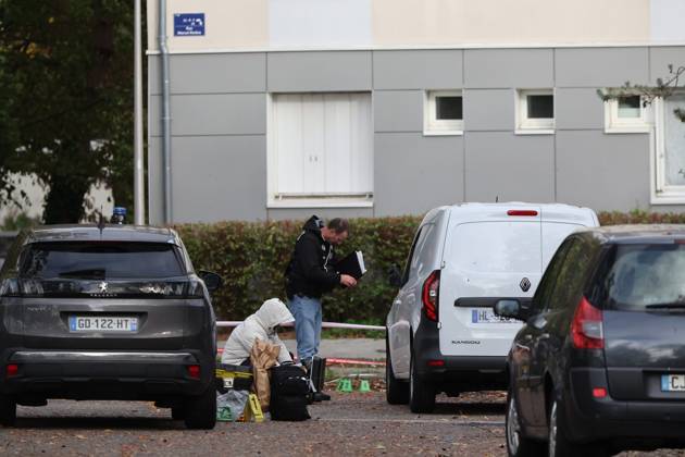 SHOOTER IN TRAPPES PHOTO: PHOTOPQR, LE PARISIEN, Arnaud Journois, La Verrière, October 23, 2026 La Verrière, Yvelines, October 23, 2026 Shooting in Trappes here in La Verrière, where a 12-year-old child was wounded. Photo: Le Parisien, Arnaud Journois An armed man opened fire several times on Friday, October 23, in the towns of Trappes and La Verrière, in the Yvelines department, leaving one person dead and four seriously injured. A suspect was arrested after a shooting in a Paris suburb that left one person dead—an incident the minister called a terrorist crime. A gunman firing from a vehicle in a Paris suburb on Friday killed one person and wounded several others, including a 12-year-old girl, in what French authorities suspect may hav Copyright: xPHOTOPQR LExPARISIEN MAXPPPxLexParisienx xArnaudxJournoisx 20261023LPA4640 20261023LPA4640