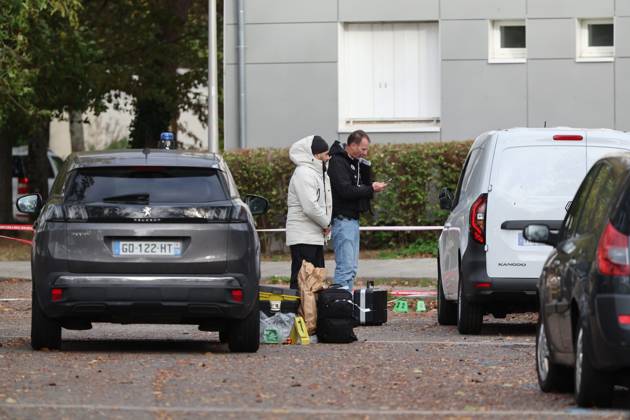 SHOOTER IN TRAPPES PHOTO: PHOTOPQR, LE PARISIEN, Arnaud Journois, La Verrière, October 23, 2026 La Verrière, Yvelines, October 23, 2026 Shooting in Trappes here in La Verrière, where a 12-year-old child was wounded. Photo: Le Parisien, Arnaud Journois An armed man opened fire several times on Friday, October 23, in the towns of Trappes and La Verrière, in the Yvelines department, leaving one person dead and four seriously injured. A suspect was arrested after a shooting in a Paris suburb that left one person dead—an incident the minister called a terrorist crime. A gunman firing from a vehicle in a Paris suburb on Friday killed one person and wounded several others, including a 12-year-old girl, in what French authorities suspect may hav Copyright: xPHOTOPQR LExPARISIEN MAXPPPxLexParisienx xArnaudxJournoisx 20261023LPA4656 20261023LPA4656