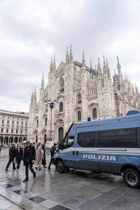 IPA90074213 - Milan, October 23, 2026. The city center is preparing for tomorrow™s heavily secured Saturday ahead of the march. From police and Carabinieri checkpoints at the Duomo to storefronts reinforced with panels to prevent break-ins on Via Torino.  Copyright: xGiuliaxSciaccax xgiuliaxsciaccax IPA90074213
