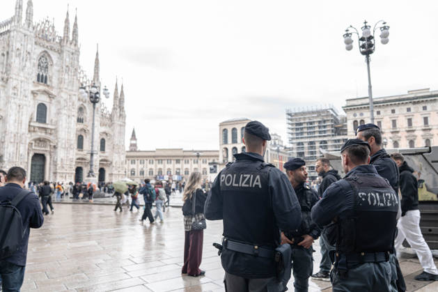IPA90074209 - Milan, 10 26 23. The city center is preparing for tomorrow™s heavily secured Saturday ahead of the march. From police and Carabinieri checkpoints at the Duomo to storefronts reinforced with panels to prevent break-ins on Via Torino.  Copyright: xGiuliaxSciaccax xgiuliaxsciaccax IPA90074209