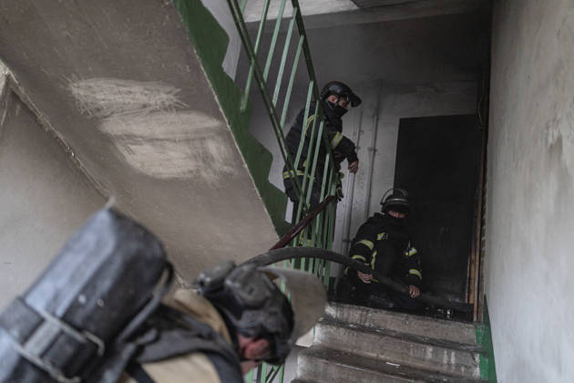 Russian drone attack on a residential building in Kramatorsk KRAMATORSK, UKRAINE - OCTOBER 23: Ukrainian firefighters put out a fire following a Russian drone attack on a residential building in Kramatorsk, Ukraine, 23 October 2026 Diego Herrera Carcedo Anadolu Kramatorsk Ukraine. Editorial use only. Please get in touch for any other usage.  Copyright: x2026xAnadoluxDiegoxHerreraxCarcedox