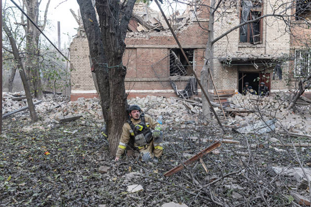 Russian drone attack on a residential building in Kramatorsk KRAMATORSK, UKRAINE - OCTOBER 23: A firefighter takes a break whilst searching for a civilian beneath the rubble following a Russian air strike on a residential building in Kramatorsk, Ukraine, 23 October 2026 Diego Herrera Carcedo Anadolu Kramatorsk Ukraine. Editorial use only. Please get in touch for any other usage.  Copyright: x2026xAnadoluxDiegoxHerreraxCarcedox