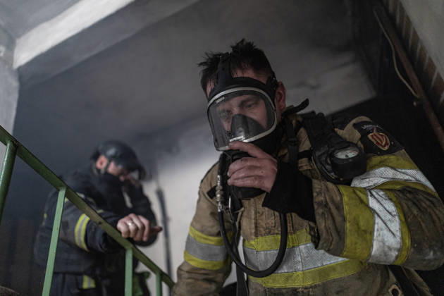Russian drone attack on a residential building in Kramatorsk KRAMATORSK, UKRAINE - OCTOBER 23: Ukrainian firefighters put out a fire following a Russian drone attack on a residential building in Kramatorsk, Ukraine, 23 October 2026 Diego Herrera Carcedo Anadolu Kramatorsk Ukraine. Editorial use only. Please get in touch for any other usage.  Copyright: x2026xAnadoluxDiegoxHerreraxCarcedox