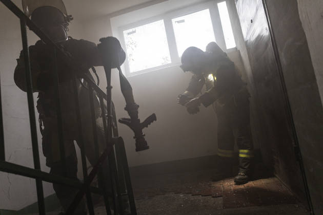 Russian drone attack on a residential building in Kramatorsk KRAMATORSK, UKRAINE - OCTOBER 23: Ukrainian firefighters put out a fire following a Russian drone attack on a residential building in Kramatorsk, Ukraine, 23 October 2026 Diego Herrera Carcedo Anadolu Kramatorsk Ukraine. Editorial use only. Please get in touch for any other usage.  Copyright: x2026xAnadoluxDiegoxHerreraxCarcedox