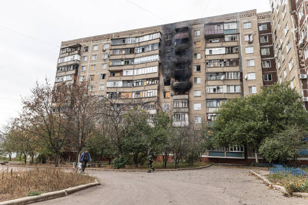 Russian drone attack on a residential building in Kramatorsk KRAMATORSK, UKRAINE - OCTOBER 23: Ukrainian firefighters put out a fire following a Russian drone attack on a residential building in Kramatorsk, Ukraine, 23 October 2026 Diego Herrera Carcedo Anadolu Kramatorsk Ukraine. Editorial use only. Please get in touch for any other usage.  Copyright: x2026xAnadoluxDiegoxHerreraxCarcedox