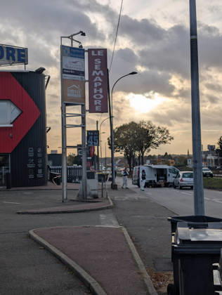 Police Investigate a Suspected Terrorist Shooting in Trappes and La Verrière - France CORRECTION CAPTION - Police officers and forensic experts examine the suspect s vehicle outside a bar-tabac along the N10 highway during detailed site investigations following a shooting that originated in Trappes and La Verrière. The attack left one man dead and four others injured, including a critically wounded 12-year-old girl, before the gunman was apprehended in Coignières. Coignières, France, October 23, 2026. Photo by ABACAPRESS.COM Coignieres Ile-de-France France  Copyright: xABACAx