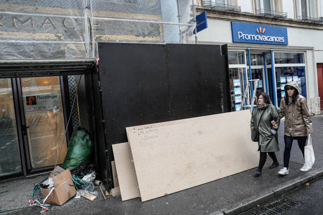 Shopfronts boarded up in Nancy ahead of planned protests NANCY, FRANCE - OCTOBER 23: Workers install protective wooden boards and plywood panels over shopfronts and commercial venues across downtown Nancy, France, on October 23, 2026. Local business owners and municipal authorities reinforced physical security measures ahead of large-scale public demonstrations planned for October 24, seeking to prevent vandalism and structural damage along major commercial corridors. Muhammed Said Tako Anadolu Nancy France. Editorial use only. Please get in touch for any other usage.  Copyright: x2026xAnadoluxMuhammedxSaidxTakox