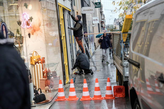 Shopfronts boarded up in Nancy ahead of planned protests NANCY, FRANCE - OCTOBER 23: Workers install protective wooden boards and plywood panels over shopfronts and commercial venues across downtown Nancy, France, on October 23, 2026. Local business owners and municipal authorities reinforced physical security measures ahead of large-scale public demonstrations planned for October 24, seeking to prevent vandalism and structural damage along major commercial corridors. Muhammed Said Tako Anadolu Nancy France. Editorial use only. Please get in touch for any other usage.  Copyright: x2026xAnadoluxMuhammedxSaidxTakox