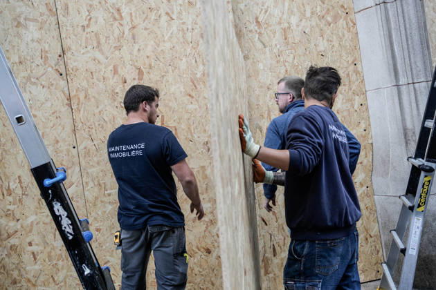 Shopfronts boarded up in Nancy ahead of planned protests NANCY, FRANCE - OCTOBER 23: Workers install protective wooden boards and plywood panels over shopfronts and commercial venues across downtown Nancy, France, on October 23, 2026. Local business owners and municipal authorities reinforced physical security measures ahead of large-scale public demonstrations planned for October 24, seeking to prevent vandalism and structural damage along major commercial corridors. Muhammed Said Tako Anadolu Nancy France. Editorial use only. Please get in touch for any other usage.  Copyright: x2026xAnadoluxMuhammedxSaidxTakox