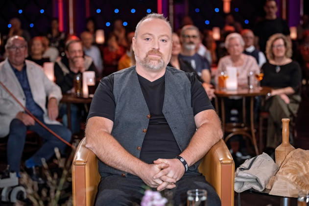 MDR - Riverboat. Holzbildhauer Markus Völlmer ( Thüringer Bergteufel ) anläßlich der Aufzeichnung der MDR - Talkshow Riverboat am 23.10.2026 in der Mediacity Leipzig. 20261023SFL0033