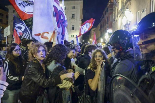 Protesters Clash with Police in Naples Students, trade union members and activists from Potere al Popolo take part in a demonstration against the rising cost of living in Piazza Municipio. Clashes between demonstrators and police break out during the protest. ABP18761 Copyright: xAntonioxBalascox