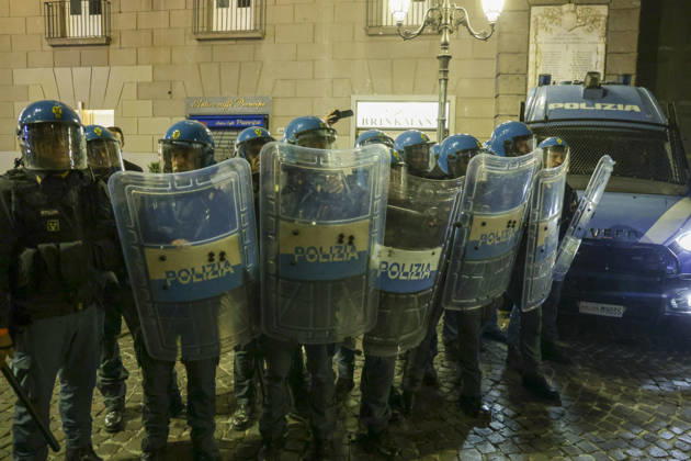 Protesters Clash with Police in Naples Students, trade union members and activists from Potere al Popolo take part in a demonstration against the rising cost of living in Piazza Municipio. Clashes between demonstrators and police break out during the protest. ABP18886 Copyright: xAntonioxBalascox