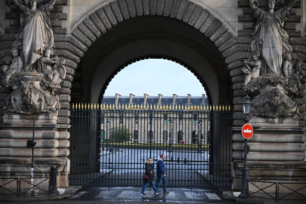 Louvre Museum Closed Ahead of The Day of Protests - Paris The Louvre Museum has closed its doors in anticipation of possible further unrest on the fringes of the day of protest this Saturday, October 24, 2026, in Paris, France. Several major Parisian museums have announced that they will be closing either fully or partially following the various incidents of violence that occurred last weekend during the protest. Photo by Eliot Blondet ABACAPRESS.COM Paris France  Copyright: xBlondetxEliot ABACAx