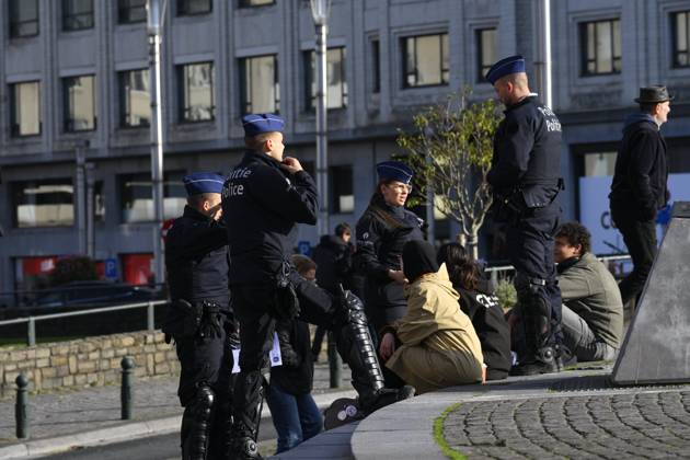 Extreme Left And Citizen Activists Protest 24 10 2026 BRUSSELS, BELGIUM - OCTOBER 24 : Police and demonstrators pictured during illegal demonstration the centre of Brussels against budget measures on October 24, 2026 in Brussels, Belgium, 24 10 2026 Brussels Belgium  Copyright: xPhilipxReynaersx