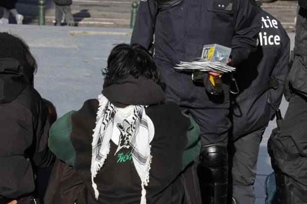 This image shows police controling peoples after a call for protests in Brussels for purchasing power, healthcare, and education, on Saturday 24 October 2026.  NICOLASxMAETERLINCK 190846117