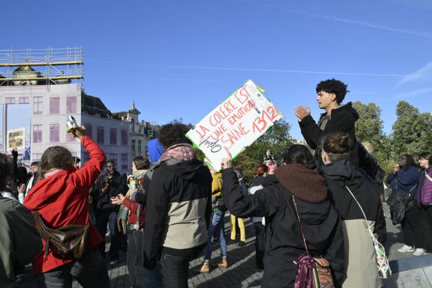 Extreme Left And Citizen Activists Protest 24 10 2026 BRUSSELS, BELGIUM - OCTOBER 24 : Police and demonstrators pictured during illegal demonstration the centre of Brussels against budget measures on October 24, 2026 in Brussels, Belgium, 24 10 2026 Brussels Belgium  Copyright: xPhilipxReynaersx