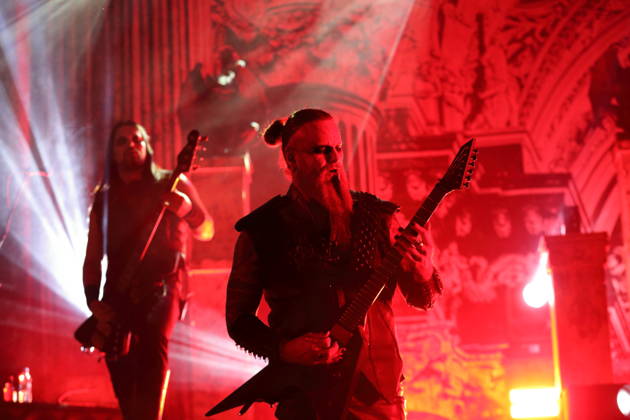 Victor Brandt und Kjell Age Damage Karlsen, v.l., von der Band Dimmu Borgir bei einem Konzert in der Columbiahalle in Berlin, 23. Oktober 2026. Behemoth & Dimmu Borgir Konzert Berlin