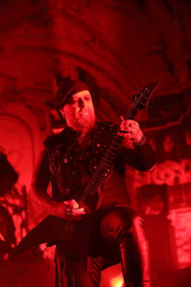 Sven Atle Erkekjetter Silenoz Kopperud von der Band Dimmu Borgir bei einem Konzert in der Columbiahalle in Berlin, 23. Oktober 2026. Behemoth & Dimmu Borgir Konzert Berlin
