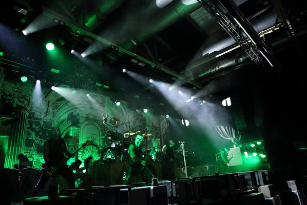 Victor Brandt, Dariusz Daray Brzozowski, Kjell Age Damage Karlsen, Stian Tomt Shagrath Thoresen, Geir Gerlioz Bratland und Sven Atle Erkekjetter Silenoz Kopperud, v.l., von der Band Dimmu Borgir bei einem Konzert in der Columbiahalle in Berlin, 23. Oktober 2026. Behemoth & Dimmu Borgir Konzert Berlin