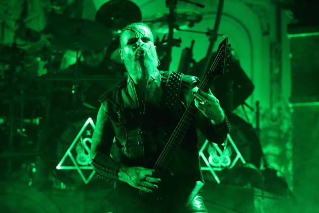 Kjell Age Damage Karlsen von der Band Dimmu Borgir bei einem Konzert in der Columbiahalle in Berlin, 23. Oktober 2026. Behemoth & Dimmu Borgir Konzert Berlin