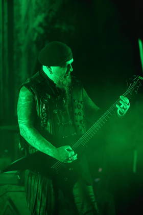 Sven Atle Erkekjetter Silenoz Kopperud von der Band Dimmu Borgir bei einem Konzert in der Columbiahalle in Berlin, 23. Oktober 2026. Behemoth & Dimmu Borgir Konzert Berlin