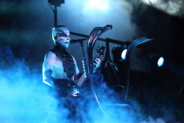 Adam Michal Nergal Darski von der Band Behemoth bei einem Konzert in der Columbiahalle in Berlin, 23. Oktober 2026. Behemoth & Dimmu Borgir Konzert Berlin