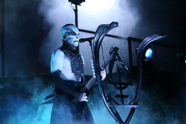 Adam Michal Nergal Darski von der Band Behemoth bei einem Konzert in der Columbiahalle in Berlin, 23. Oktober 2026. Behemoth & Dimmu Borgir Konzert Berlin