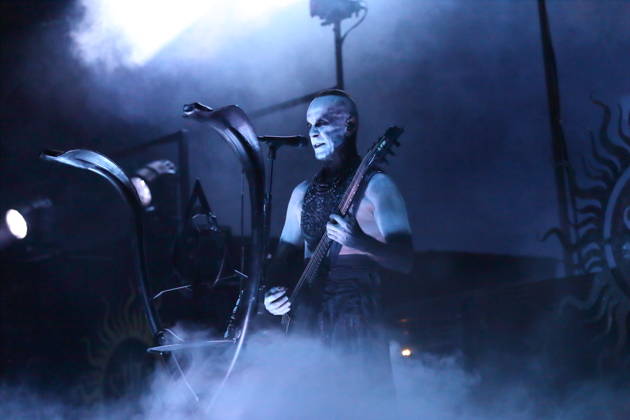 Adam Michal Nergal Darski von der Band Behemoth bei einem Konzert in der Columbiahalle in Berlin, 23. Oktober 2026. Behemoth & Dimmu Borgir Konzert Berlin