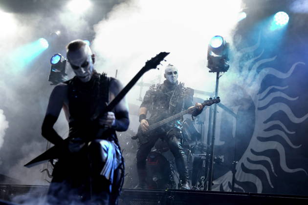 Adam Michal Nergal Darski und Tomasz Orion Wroblewski, v.l., von der Band Behemoth bei einem Konzert in der Columbiahalle in Berlin, 23. Oktober 2026. Behemoth & Dimmu Borgir Konzert Berlin