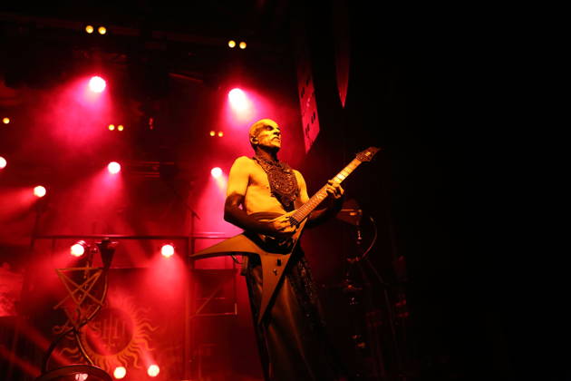 Adam Michal Nergal Darski von der Band Behemoth bei einem Konzert in der Columbiahalle in Berlin, 23. Oktober 2026. Behemoth & Dimmu Borgir Konzert Berlin
