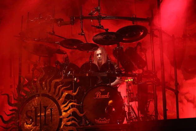 Zbigniew Robert Inferno Prominski von der Band Behemoth bei einem Konzert in der Columbiahalle in Berlin, 23. Oktober 2026. Behemoth & Dimmu Borgir Konzert Berlin