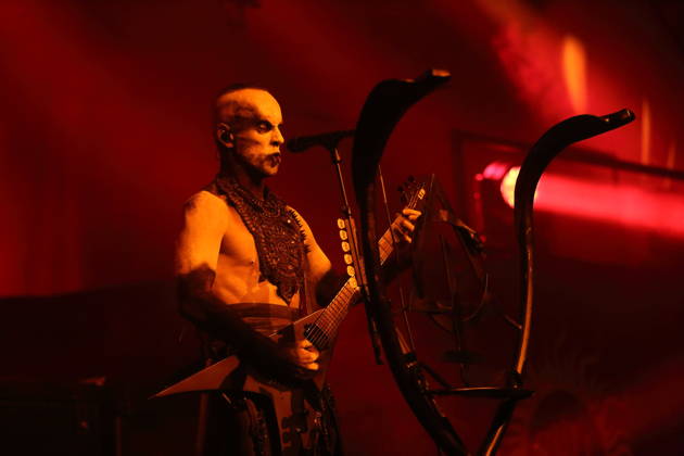 Adam Michal Nergal Darski von der Band Behemoth bei einem Konzert in der Columbiahalle in Berlin, 23. Oktober 2026. Behemoth & Dimmu Borgir Konzert Berlin