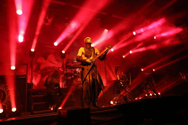 Adam Michal Nergal Darski von der Band Behemoth bei einem Konzert in der Columbiahalle in Berlin, 23. Oktober 2026. Behemoth & Dimmu Borgir Konzert Berlin