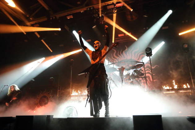 Adam Michal Nergal Darski von der Band Behemoth bei einem Konzert in der Columbiahalle in Berlin, 23. Oktober 2026. Behemoth & Dimmu Borgir Konzert Berlin