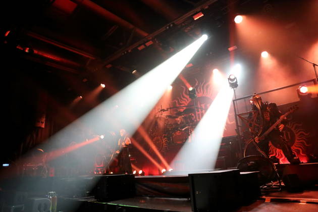 Patryk Dominik Seth Sztyber, Adam Michal Nergal Darski, Zbigniew Robert Inferno Prominski und Tomasz Orion Wroblewski, v.l., von der Band Behemoth bei einem Konzert in der Columbiahalle in Berlin, 23. Oktober 2026. Behemoth & Dimmu Borgir Konzert Berlin