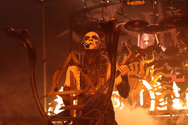 Adam Michal Nergal Darski von der Band Behemoth bei einem Konzert in der Columbiahalle in Berlin, 23. Oktober 2026. Behemoth & Dimmu Borgir Konzert Berlin