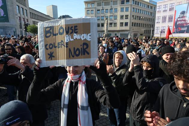 This image shows demonstrators after a call for protests in Brussels for purchasing power, healthcare, and education, on Saturday 24 October 2026.  NICOLASxMAETERLINCK 190851067