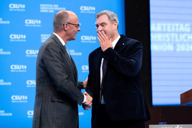 Tag 2, Parteitag 2026 der Partei CSU (Christlich-Soziale-Union) in der Messe München. Friedrich Merz (Bundeskanzler BRD Bundesrepublik Deutschland, CDU) und Ministerpräsident Dr. Markus Söder gemeinsam auf der Bühne