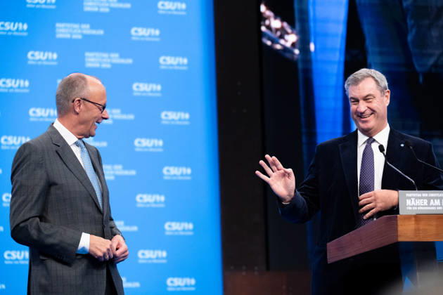 Tag 2, Parteitag 2026 der Partei CSU (Christlich-Soziale-Union) in der Messe München. Friedrich Merz (Bundeskanzler BRD Bundesrepublik Deutschland, CDU) und Ministerpräsident Dr. Markus Söder gemeinsam auf der Bühne