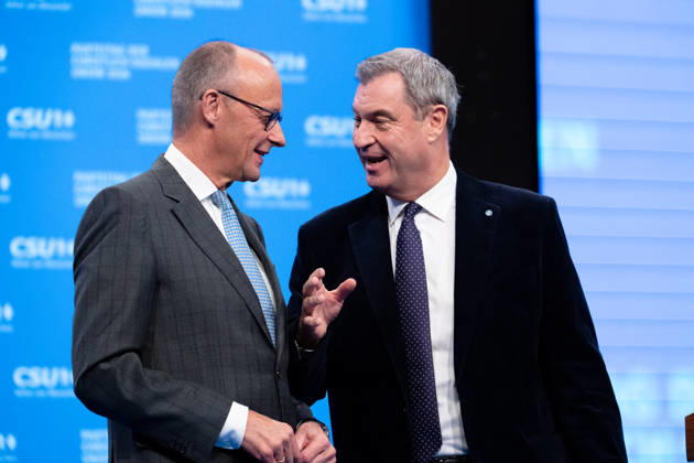 Tag 2, Parteitag 2026 der Partei CSU (Christlich-Soziale-Union) in der Messe München. Friedrich Merz (Bundeskanzler BRD Bundesrepublik Deutschland, CDU) und Ministerpräsident Dr. Markus Söder gemeinsam auf der Bühne