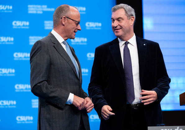 Tag 2, Parteitag 2026 der Partei CSU (Christlich-Soziale-Union) in der Messe München. Friedrich Merz (Bundeskanzler BRD Bundesrepublik Deutschland, CDU) und Ministerpräsident Dr. Markus Söder gemeinsam auf der Bühne