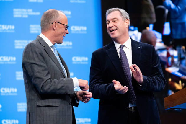 Tag 2, Parteitag 2026 der Partei CSU (Christlich-Soziale-Union) in der Messe München. Friedrich Merz (Bundeskanzler BRD Bundesrepublik Deutschland, CDU) und Ministerpräsident Dr. Markus Söder gemeinsam auf der Bühne